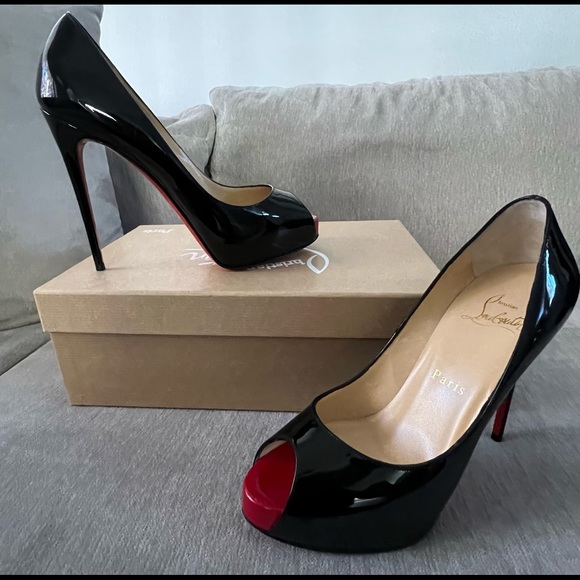 Privé Open Toe Pump
CHRISTIAN LOUBOUTIN - Picture 8 of 8